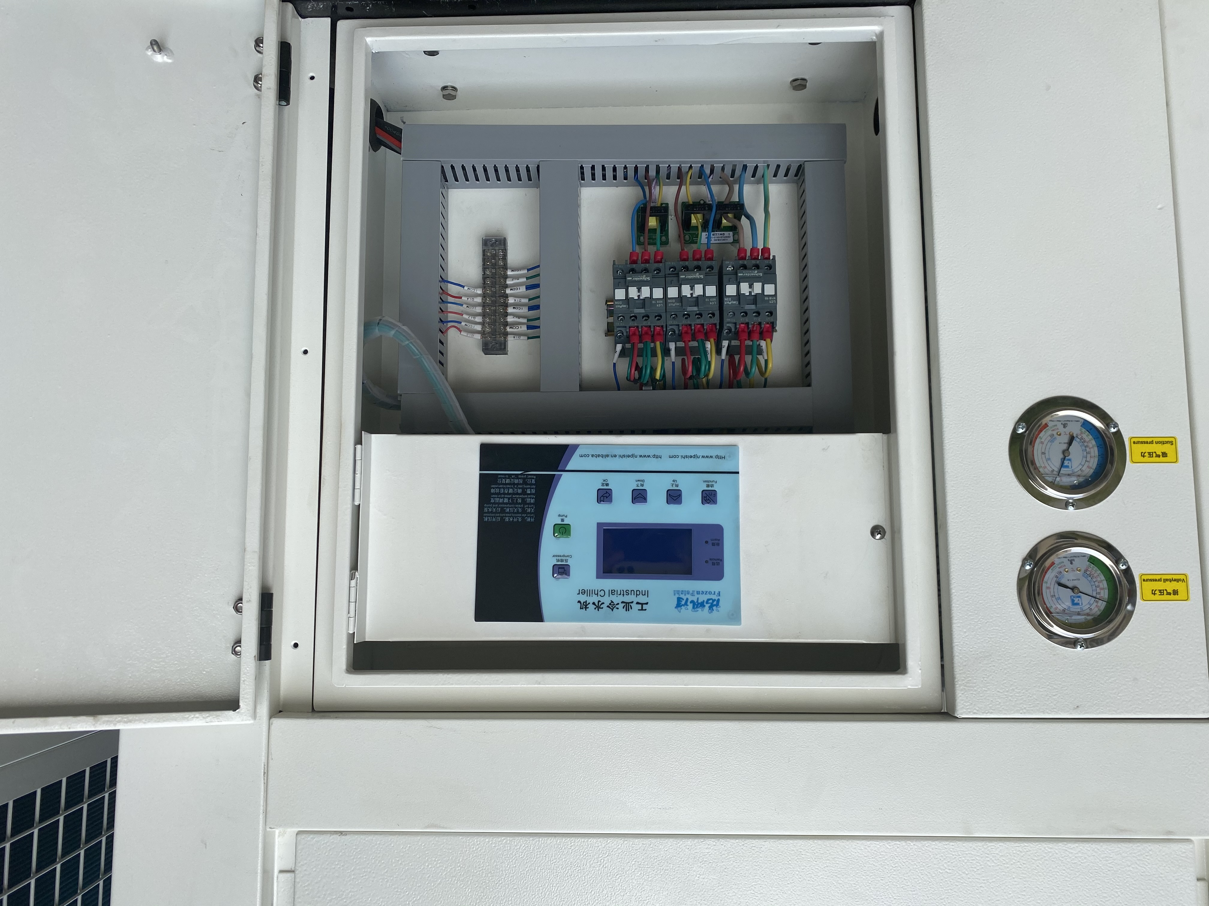 冷水機在工業(yè)生產(chǎn)中有哪些影響？以及冷水機在工業(yè)生廠中起到了哪些作用？